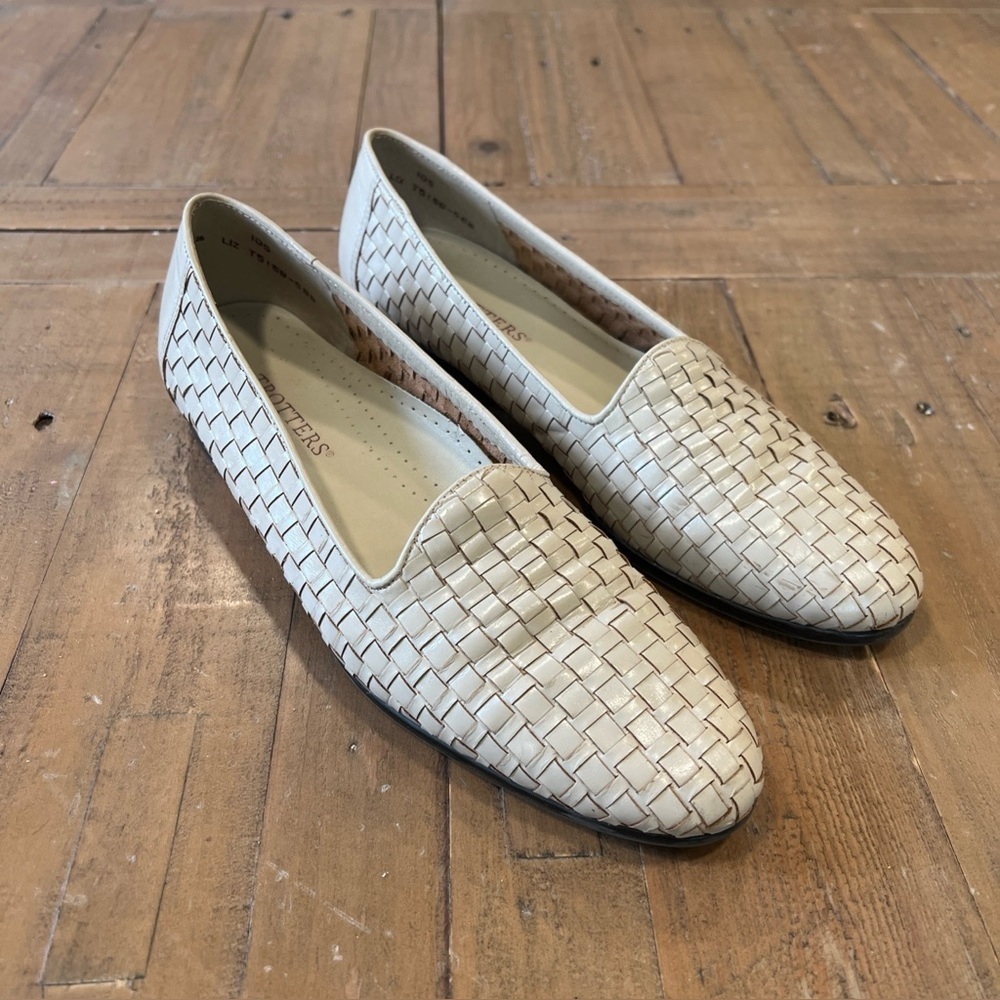 Trotters Liz Woven Loafers Women’s 10 s Slim Beige Leather Flats Preppy Casual